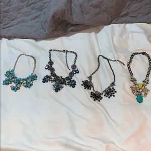 ✨Bundle of 4 statement necklaces✨